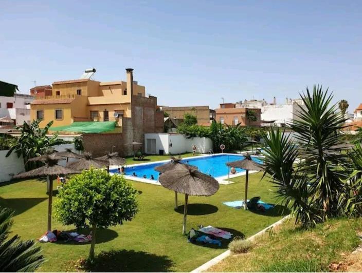 Apartamento con patio y piscina cerca de Sevilla La Algaba Esterno foto