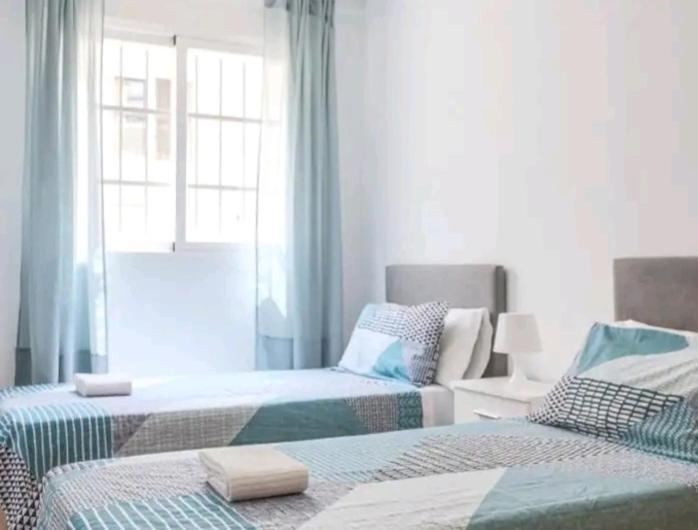 Apartamento con patio y piscina cerca de Sevilla La Algaba Esterno foto