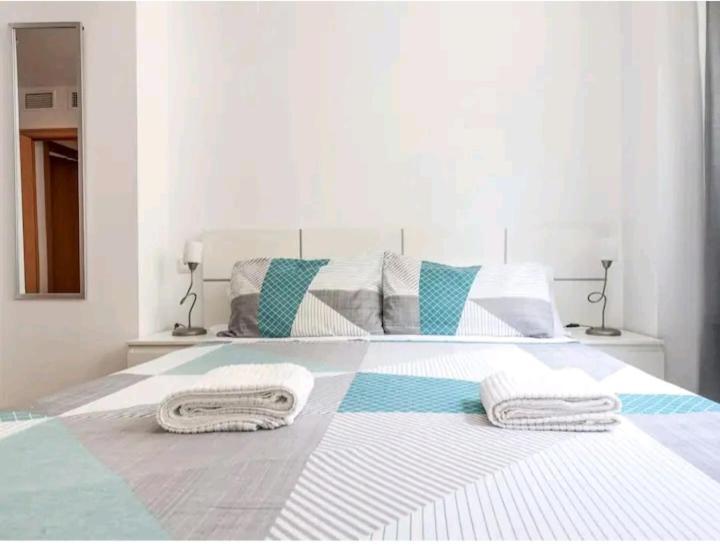 Apartamento con patio y piscina cerca de Sevilla La Algaba Esterno foto