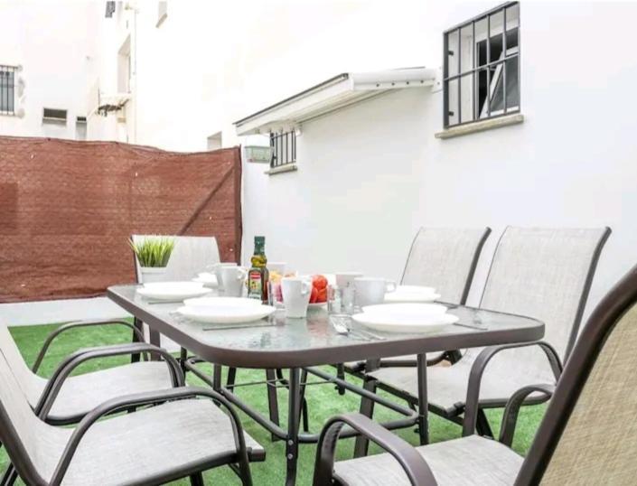 Apartamento con patio y piscina cerca de Sevilla La Algaba Esterno foto